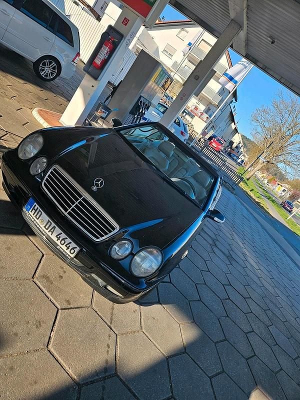Schwarz Gebraucht 2000 Mercedes CLK320 Cabrio | 3.600 € (Fairer Preis) - Bild 1/3