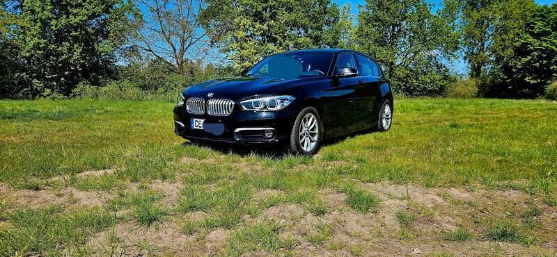 Schwarz Gebraucht 2019 BMW 118 Urban Line Kleinwagen | 15.299 € (Superpreis) - Bild 1/4