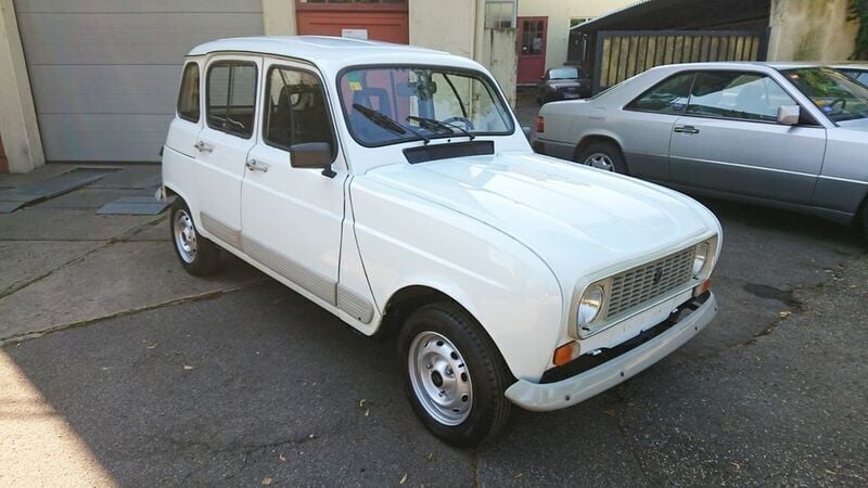 Rot Gebraucht 1992 Renault R4 Limousine | 9.750 € - Bild 1/4