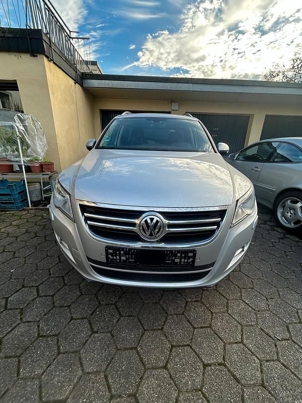Silber Gebraucht 2009 VW Tiguan Sportline SUV | 9.999 € (Teuer) - Bild 1/4