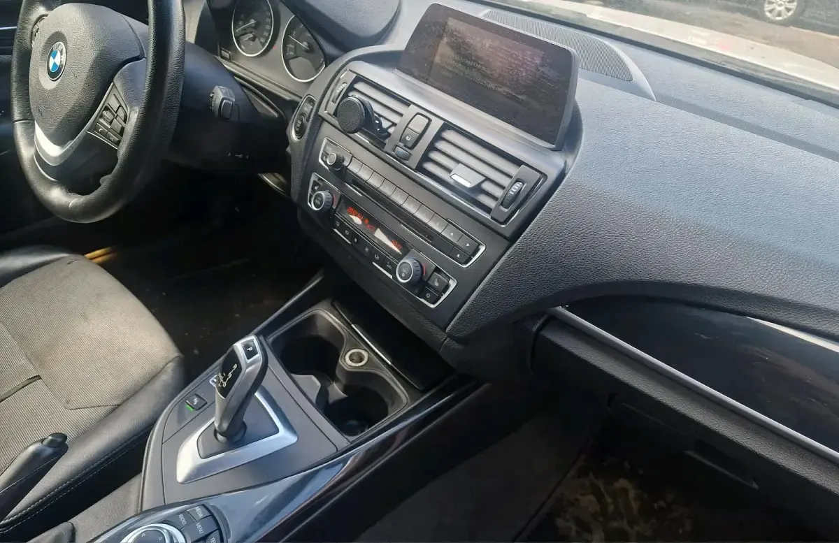 Używany BMW 118 170 KM (125 kW) 2012 Biały Hatchback