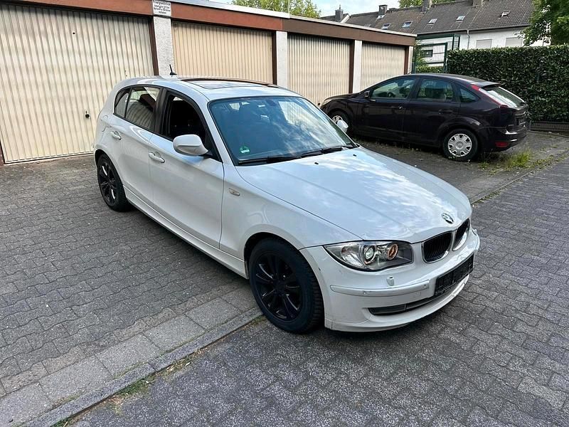 Weiß Gebraucht 2011 BMW 118 Kleinwagen | 5.500 € (Superpreis) - Bild 1/4
