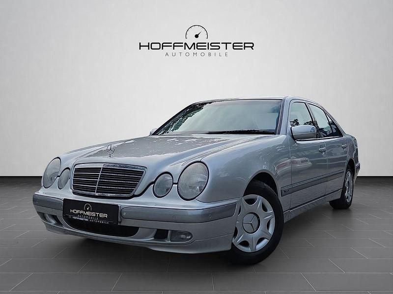 Silber Gebraucht 2002 Mercedes E200 Classic Limousine | 5.970 € (Fairer Preis) - Bild 1/4