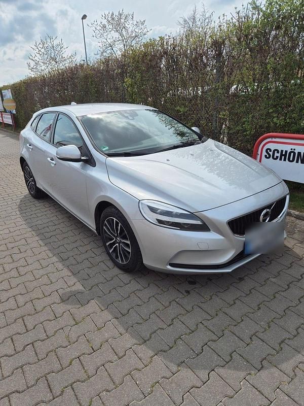 Silber Gebraucht 2019 Volvo V40 Kombi | 10.800 € (Guter Preis) - Bild 1/4
