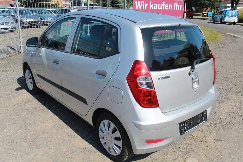 Gebraucht Hyundai i10 Classic 69 PS (50 kW) 2012 Silber Kleinwagen