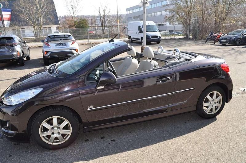 Gebraucht Peugeot 207 CC Allure 120 PS (88 kW) 2013 Schwarz Cabrio