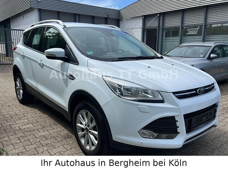 Gebraucht Ford Kuga Titanium 150 PS (110 kW) 2016 Weiß SUV