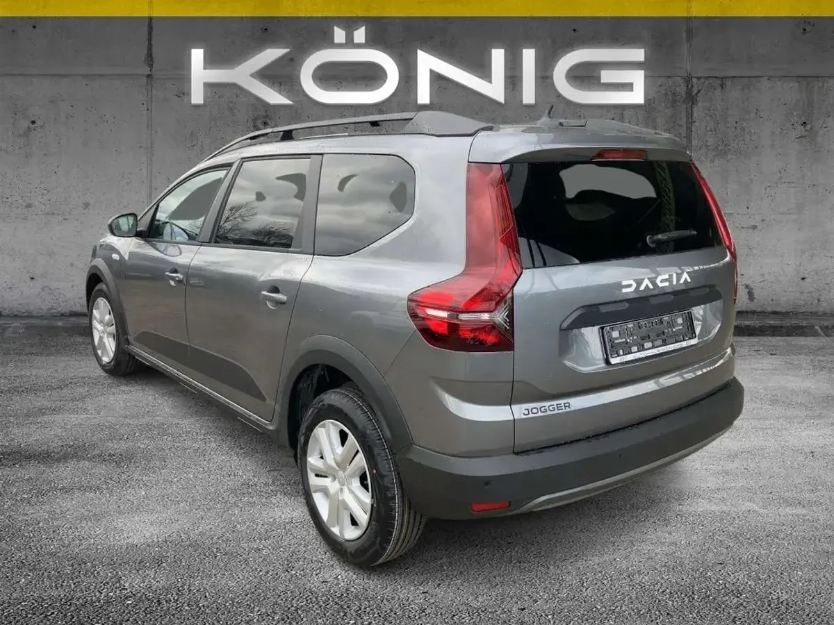 Gebraucht Dacia Jogger Expression 110 PS (80 kW) 2024 Dolomitgrau Van / Kleinbus