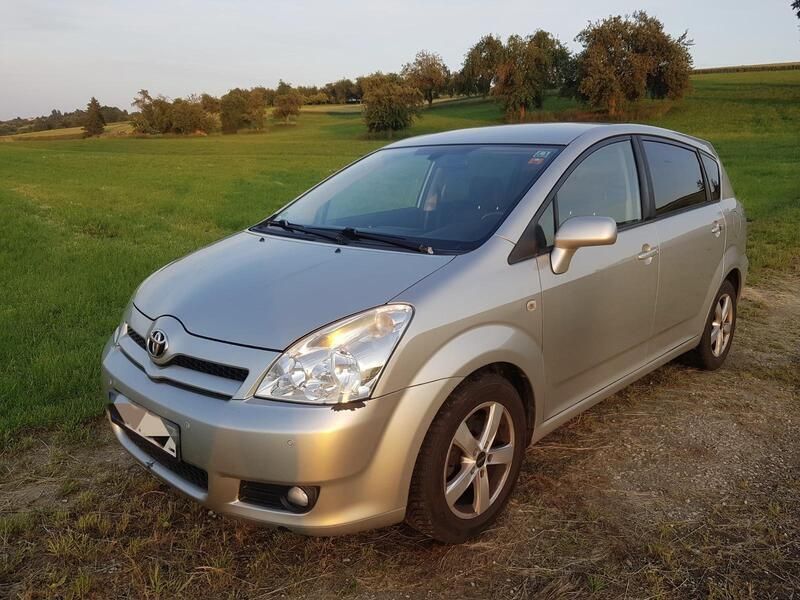 Silber Gebraucht 2007 Toyota Corolla Verso Van / Kleinbus | 3.300 € (Guter Preis) - Bild 1/4