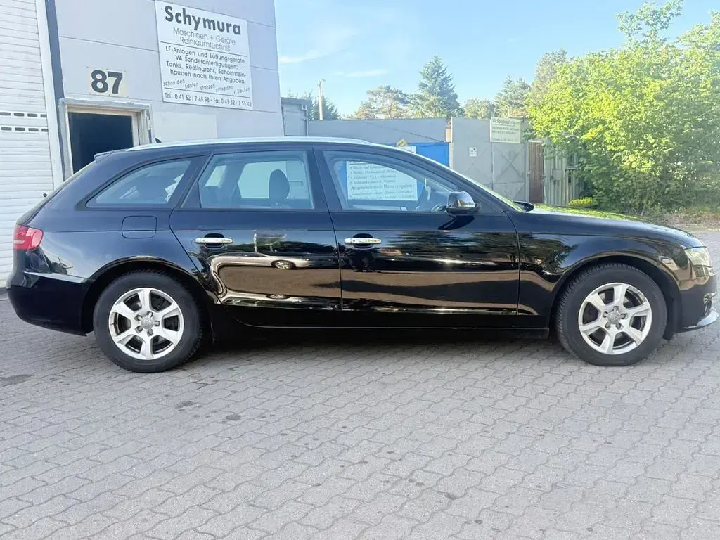 Gebraucht Audi A4 Attraction 143 PS (105 kW) 2011 Schwarz Kombi