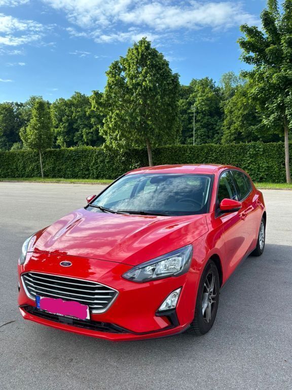 Rot Gebraucht 2021 Ford Focus Limousine | 10.900 € (Superpreis) - Bild 1/4