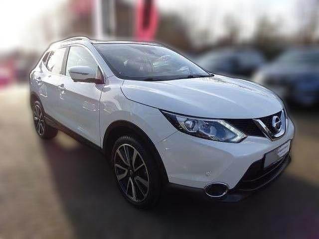 Weiß metallic Gebraucht 2015 Nissan Qashqai 360º SUV | 17.890 € - Bild 1/4