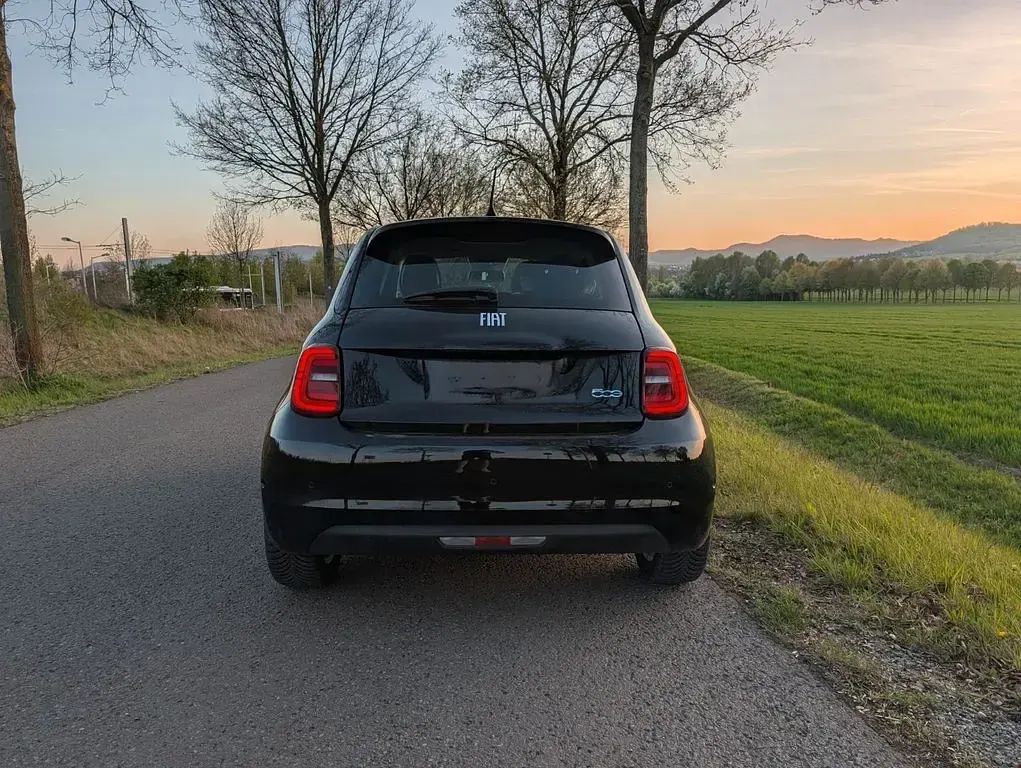 Gebraucht Fiat 500e Icon 86 kW (118 PS) 2021 Schwarz Kleinwagen