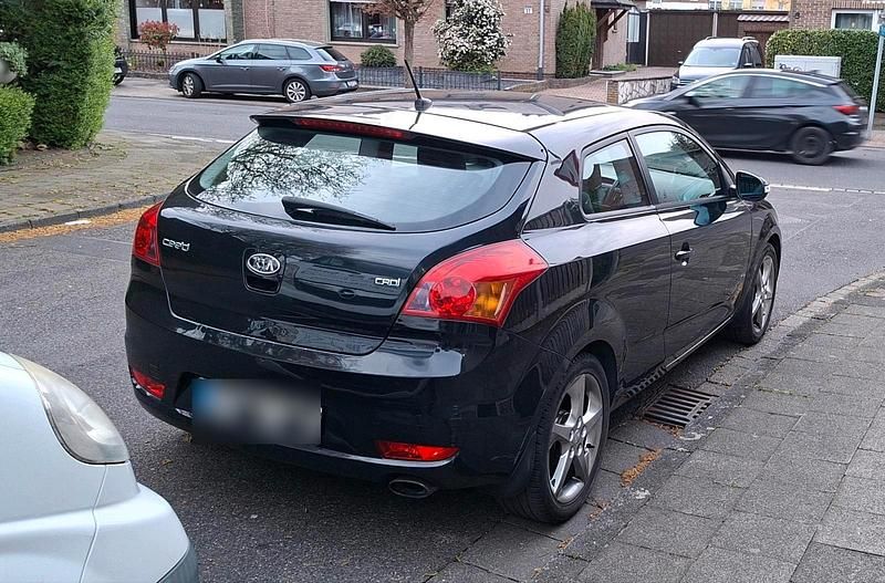 Gebraucht Kia Ceed 116 PS (85 kW) 2010 Schwarz Kleinwagen