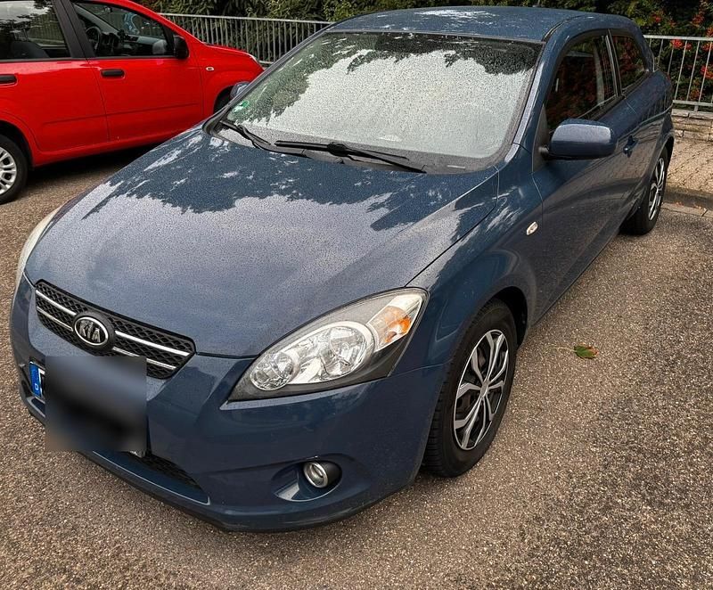 Blau Gebraucht 2010 Kia Ceed Kleinwagen | 2.200 € (Fairer Preis) - Bild 1/4