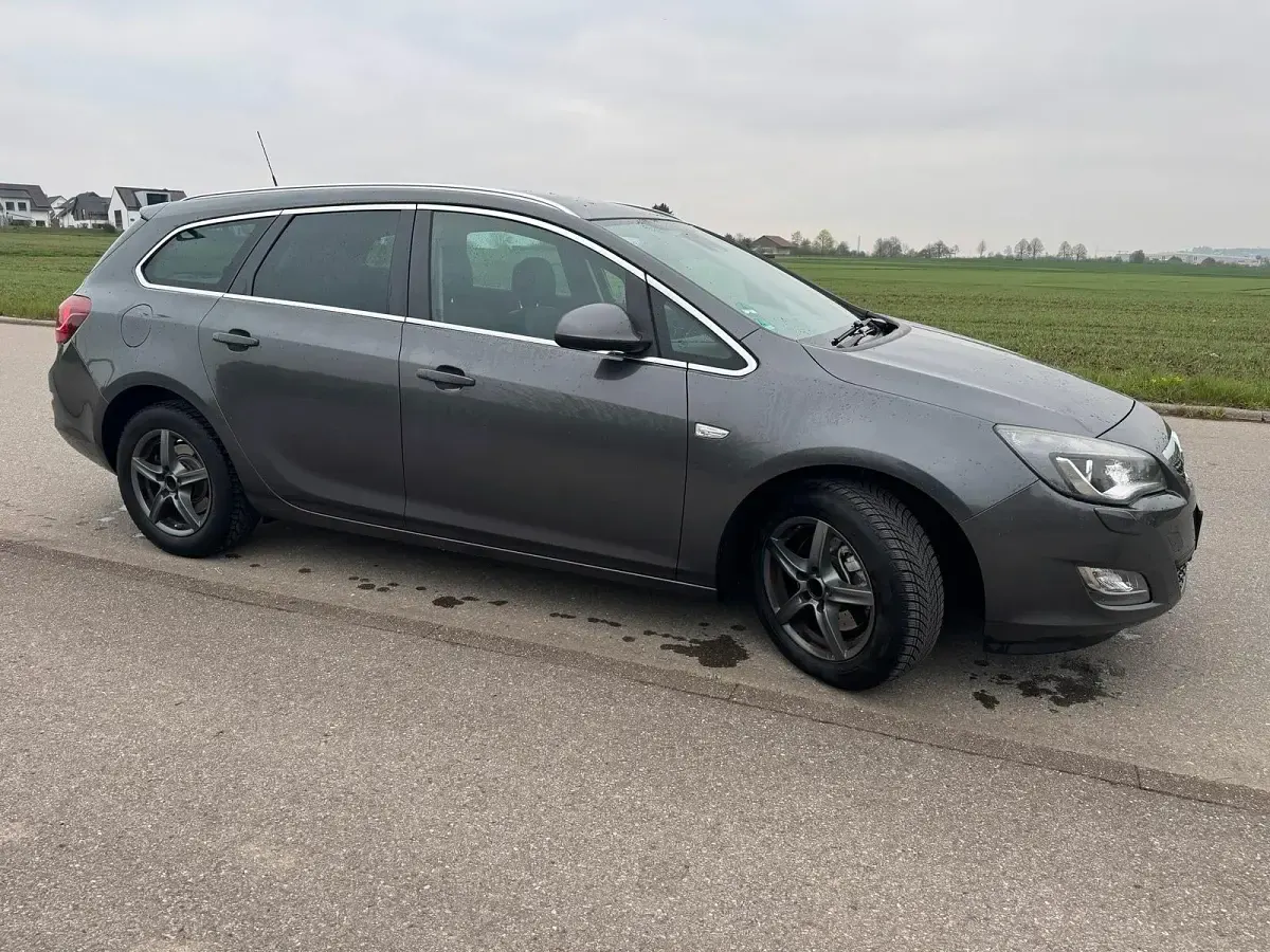 Usata Opel Astra Sport 180 CV (132 kW) 2011 Grigio Station wagon