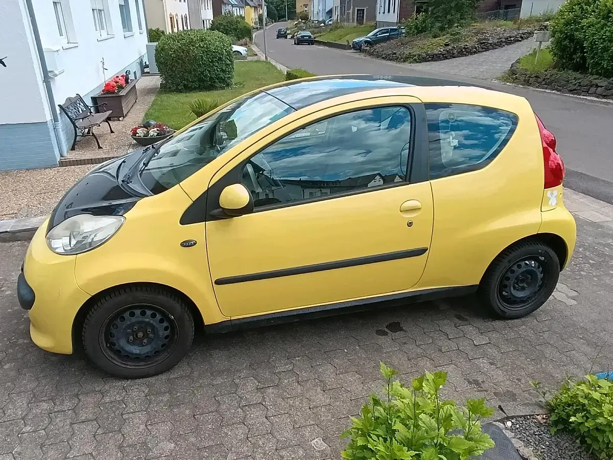 Gebraucht Peugeot 107 65 PS (47 kW) 2007 Gelb Kleinwagen
