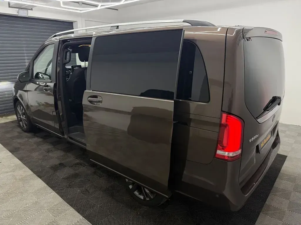 Gebraucht Mercedes V220 Edition 163 PS (119 kW) 2017 Braun Van / Kleinbus