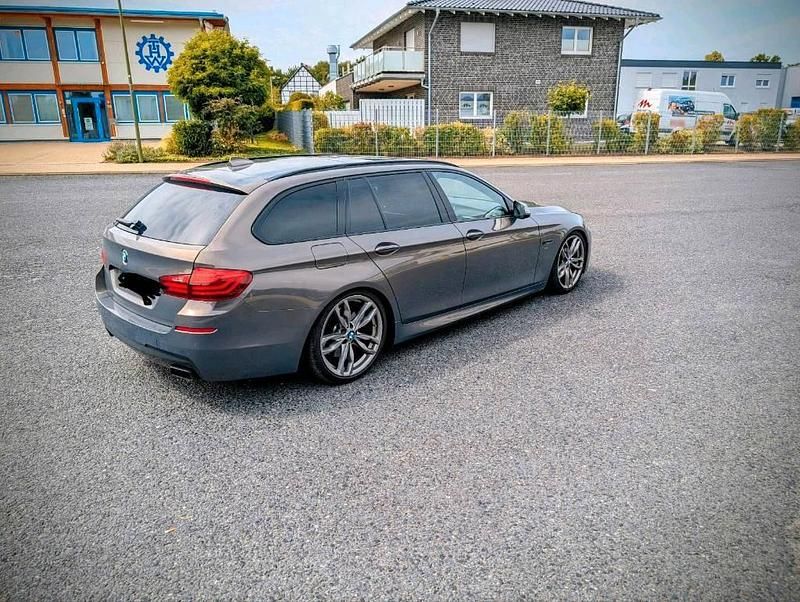 Gebraucht BMW 550 381 PS (280 kW) 2015 Andere farben Kombi