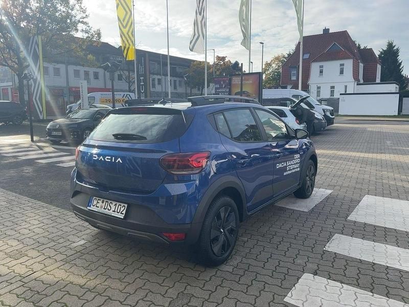 Gebraucht Dacia Sandero Expression 91 PS (66 kW) 2025 Ironblau metallic (blau) (blau) Limousine