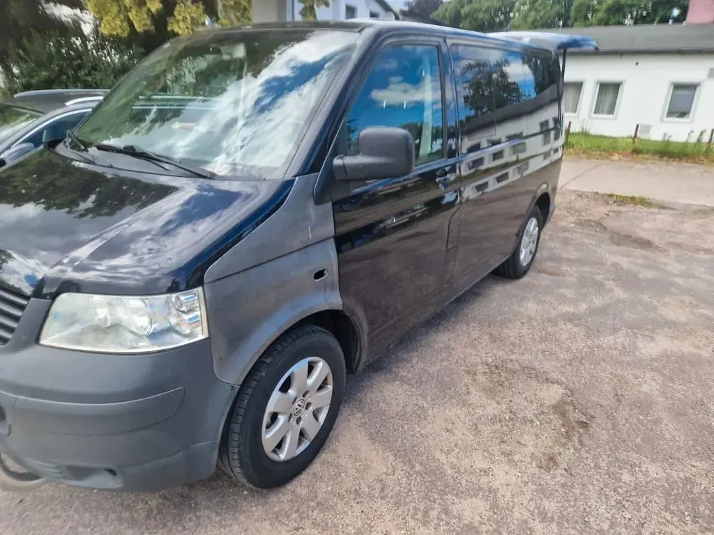 Second-hand VW Caravelle 131 CP (96 kW) 2004 Negru Van