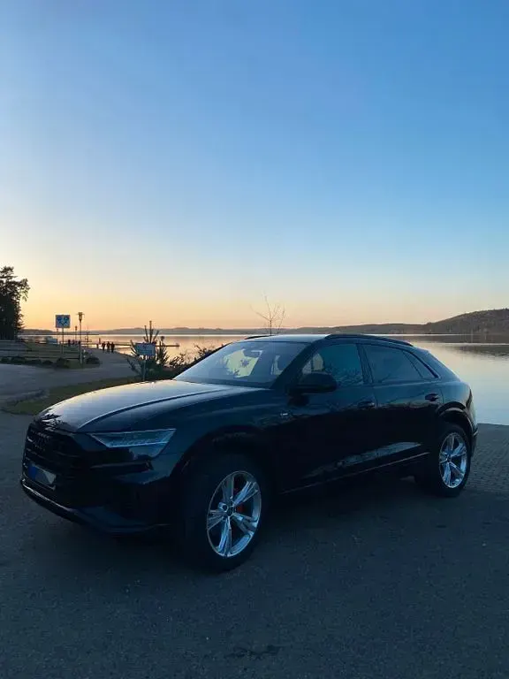Używany Audi Q8 Competition 340 KM (250 kW) 2020 Czarny SUV