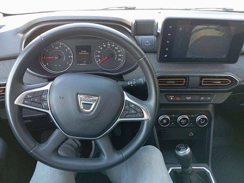 Gebraucht Dacia Sandero Expression 91 PS (66 kW) 2021 Orange Limousine