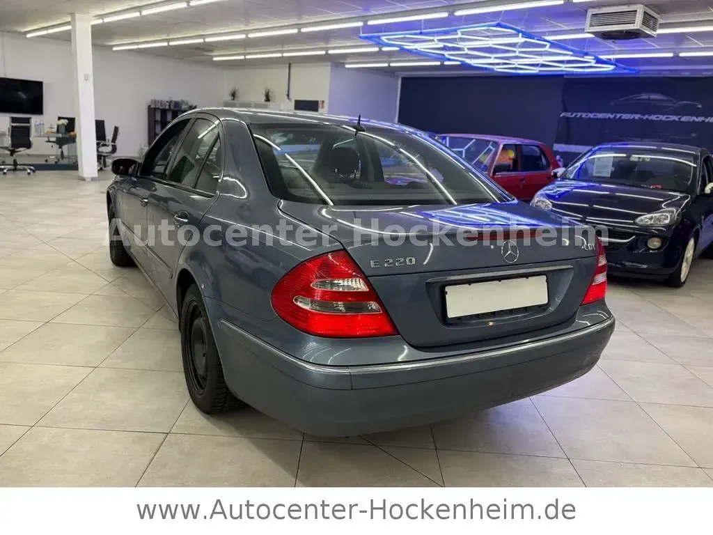 Gebraucht Mercedes E220 Elegance 150 PS (110 kW) 2005 Blau Limousine