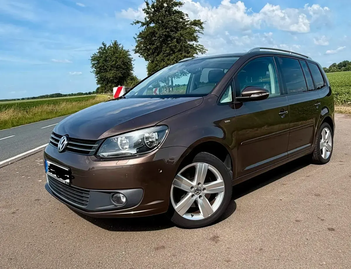 Gebraucht VW Touran Life 140 PS (102 kW) 2013 Braun Van / Kleinbus
