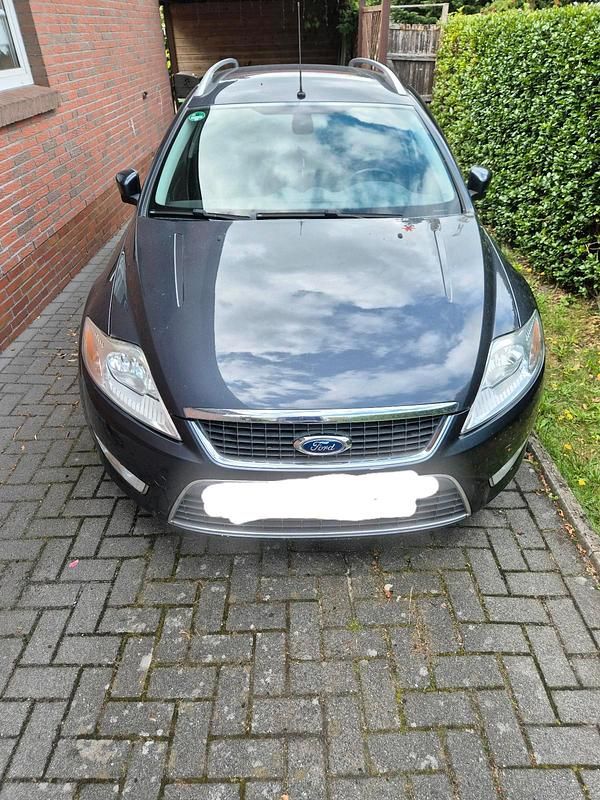 Grau Gebraucht 2009 Ford Mondeo Limousine | 1.900 € - Bild 1/3