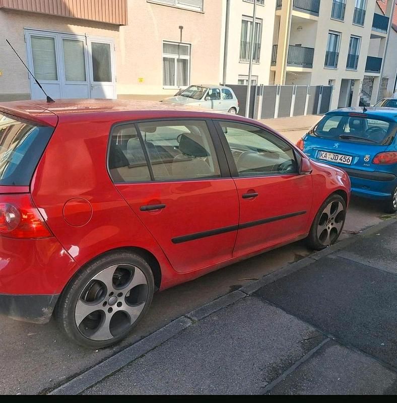 Gebraucht VW Golf V 102 PS (75 kW) 2005 Rot Kleinwagen