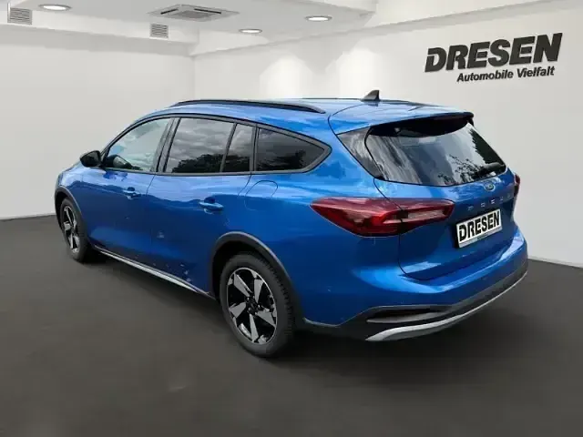 Używany Ford Focus 155 KM (114 kW) 2024 Niebieski Sedan/Limuzyna