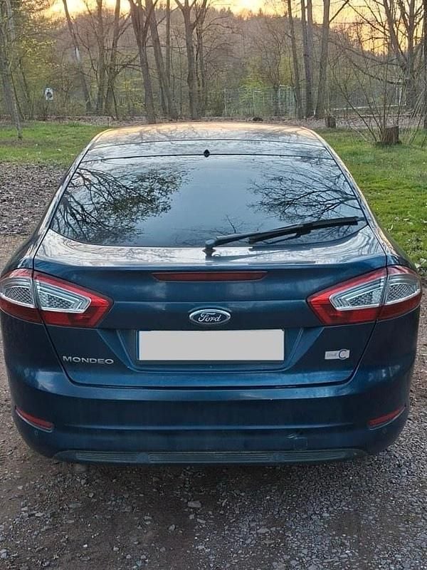Gebraucht Ford Mondeo 163 PS (119 kW) 2013 Blau Limousine