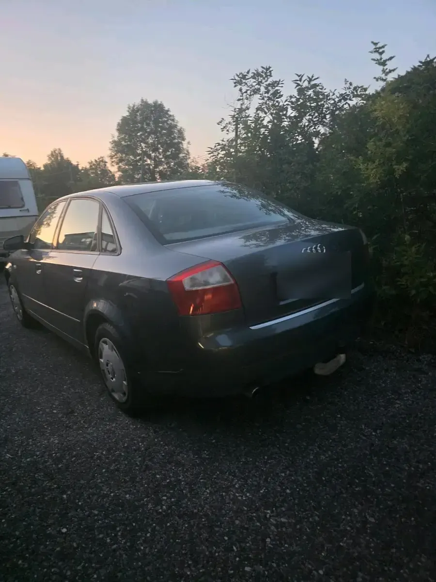 Gebraucht Audi A4 131 PS (96 kW) 2004 Grau Limousine