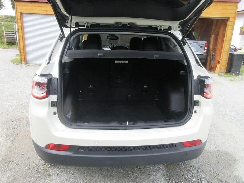 Gebraucht Jeep Compass Limited 170 PS (125 kW) 2019 Weiß SUV