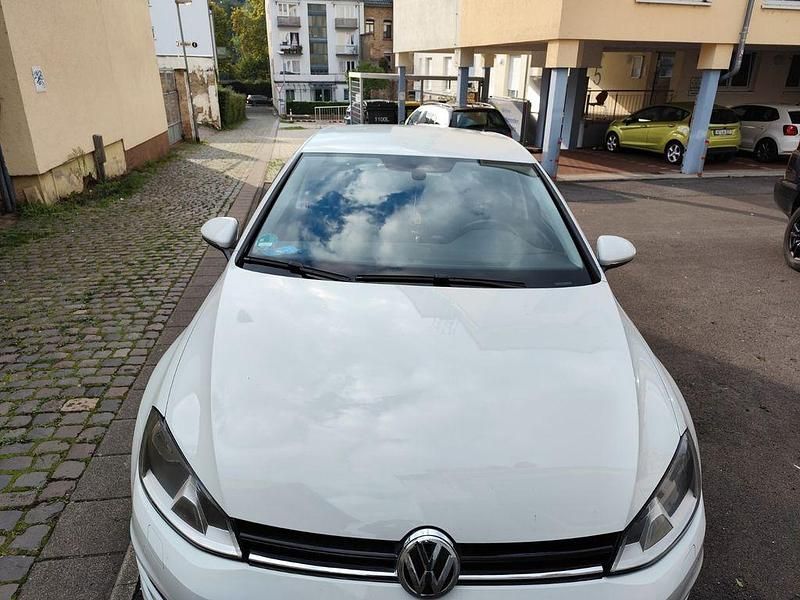 Weiß Gebraucht 2015 VW Golf VII LOUNGE Limousine | 9.500 € (Etwas zu teuer) - Bild 1/4