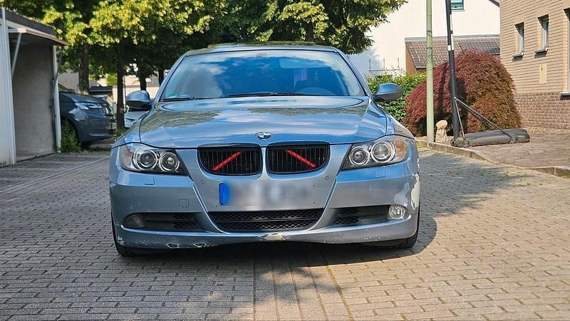 Grau Gebraucht 2006 BMW 330 Limousine | 4.999 € (Superpreis) - Bild 1/4