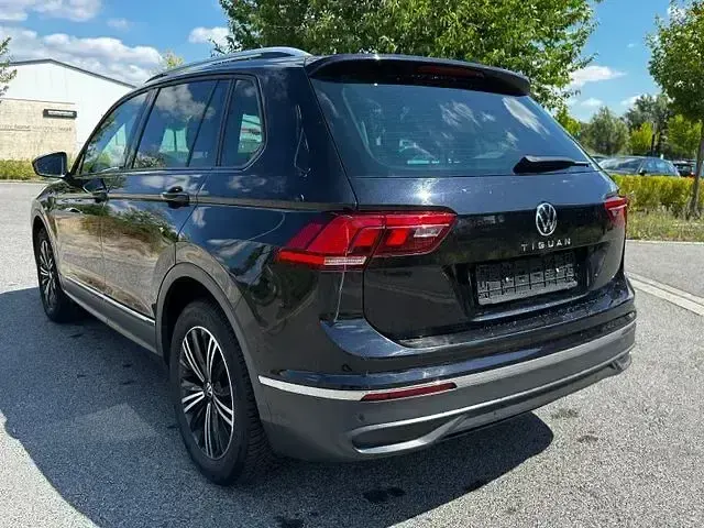 Gebraucht VW Tiguan Active 150 PS (110 kW) 2021 Schwarz SUV