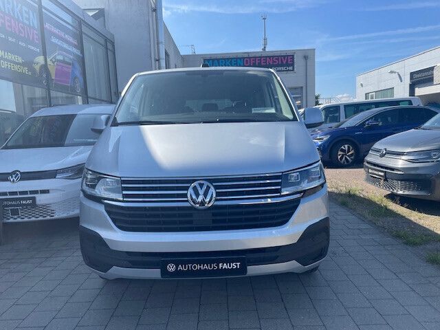 Silber metallic Neu 2025 VW Caravelle Comfortline Van / Kleinbus | 74.039 € - Bild 1/4