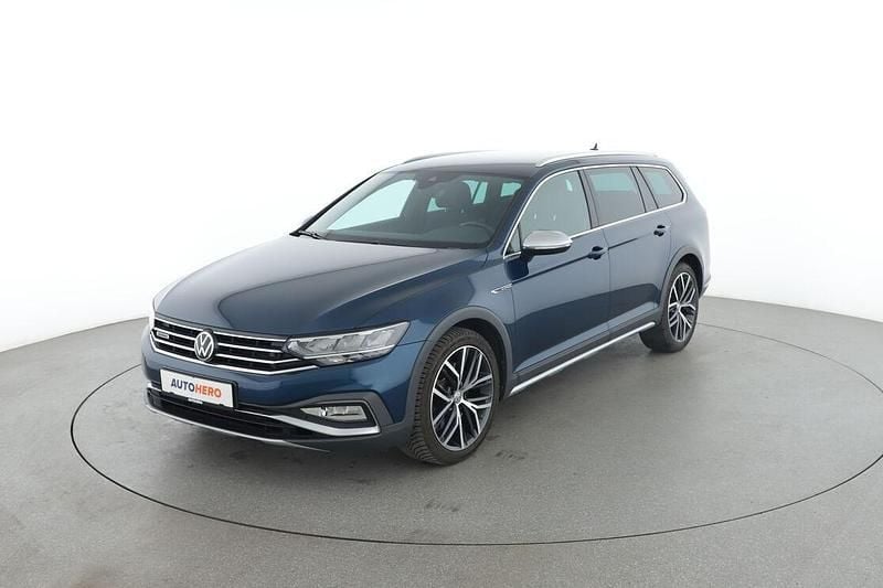 Blau Gebraucht 2021 VW Passat Alltrack Kombi | 31.960 € - Bild 1/3