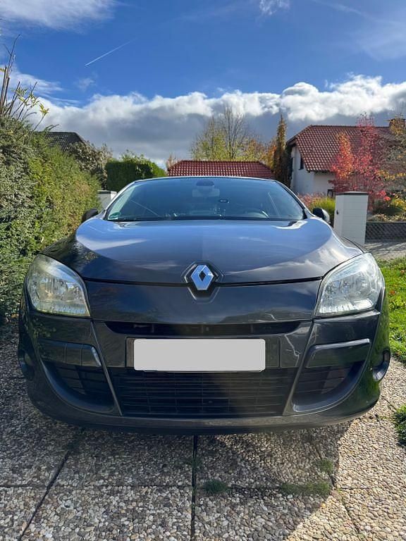 Grau Gebraucht 2010 Renault Mégane III Coupé | 6.499 € (Etwas zu teuer) - Bild 1/4