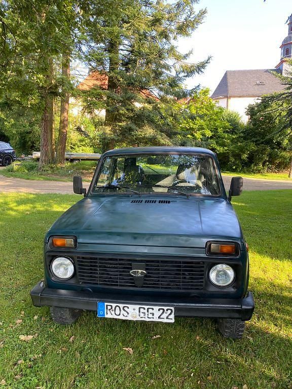 Grün Gebraucht 2010 Lada niva SUV | 3.200 € - Bild 1/4