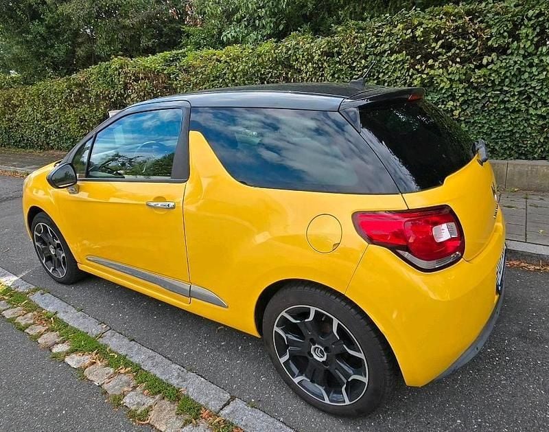 Gelb Gebraucht 2010 Citroën DS3 Kleinwagen | 3.400 € (Fairer Preis) - Bild 1/4