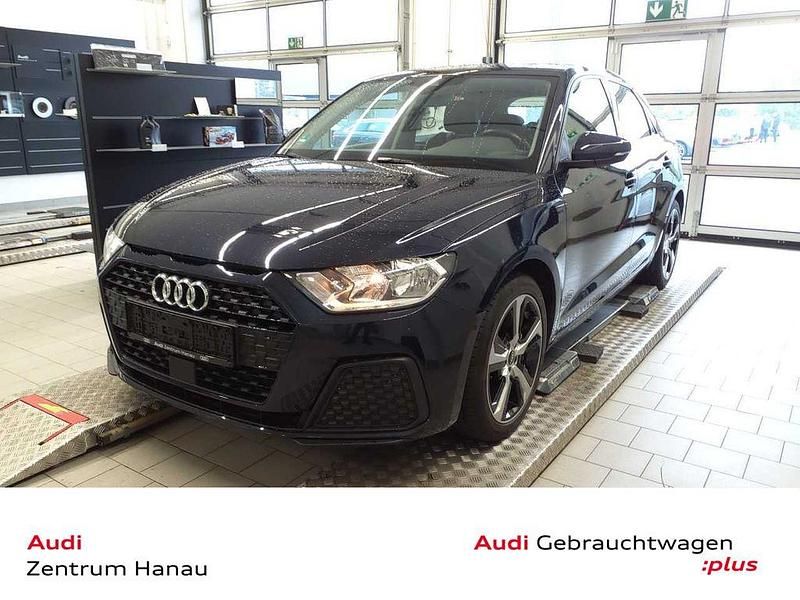 Firmamentblau metallic Gebraucht 2021 Audi A1 Sportback Ambiente Kleinwagen | 20.489 € (Guter Preis) - Bild 1/4