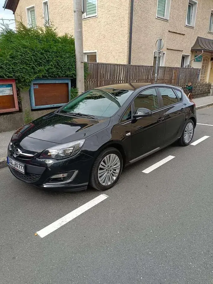 Gebraucht Opel Astra Innovation 101 PS (74 kW) 2012 Schwarz Limousine