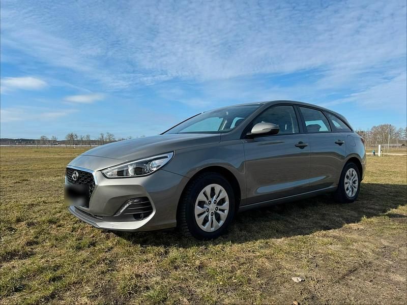 Gebraucht Hyundai i30 99 PS (72 kW) 2020 Grau Kombi