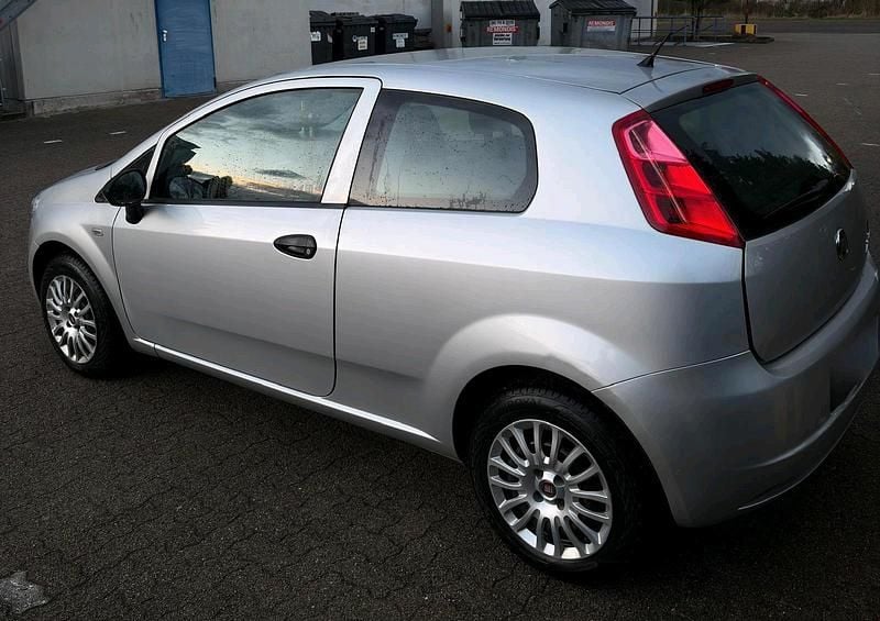Gebraucht Fiat Punto 65 PS (47 kW) 2011 Grau Kleinwagen