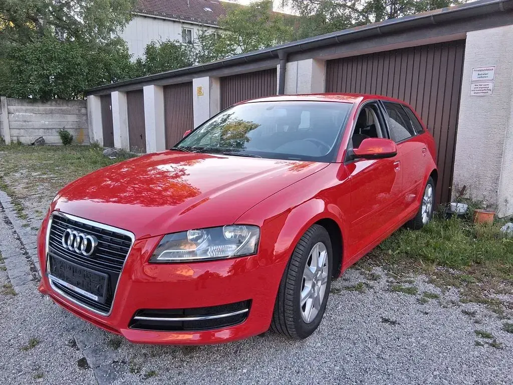Gebraucht Audi A3 Sport 105 PS (77 kW) 2011 Rot Kleinwagen