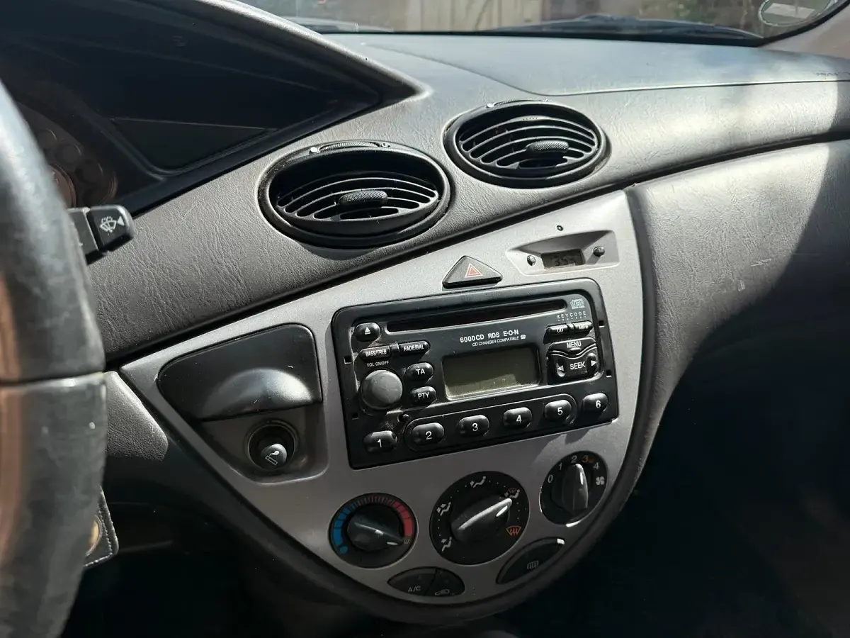Gebraucht Ford Focus 74 PS (54 kW) 2001 Blau Kombi