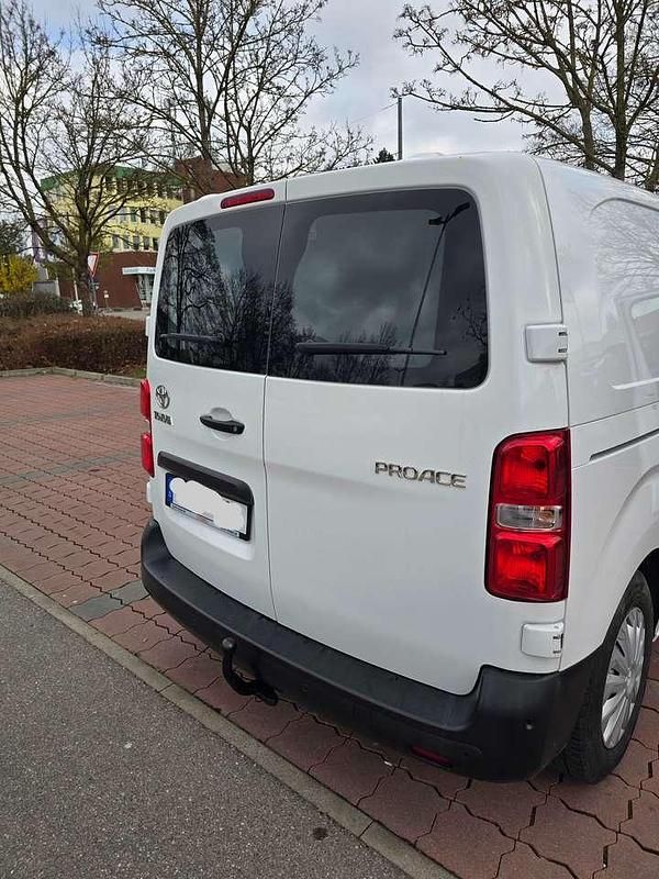 Gebraucht Toyota Proace 120 PS (88 kW) 2022 Weiß Van / Kleinbus
